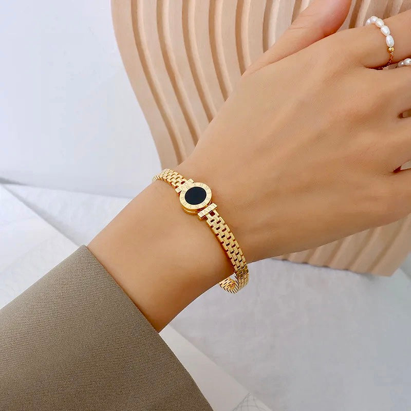 Faye bracelet store